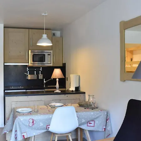 Pour 4 Personnes A - Centre Avec Balcon Et Parking Prive - Fr-1-180-206 Apartment Meribel